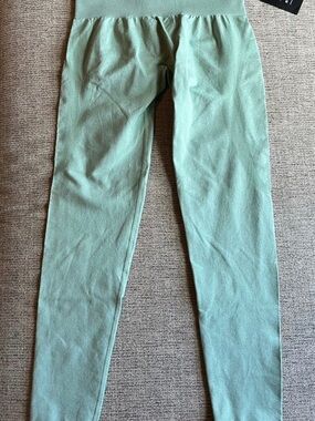 NVGTN High-Waist Mint Green Leggings